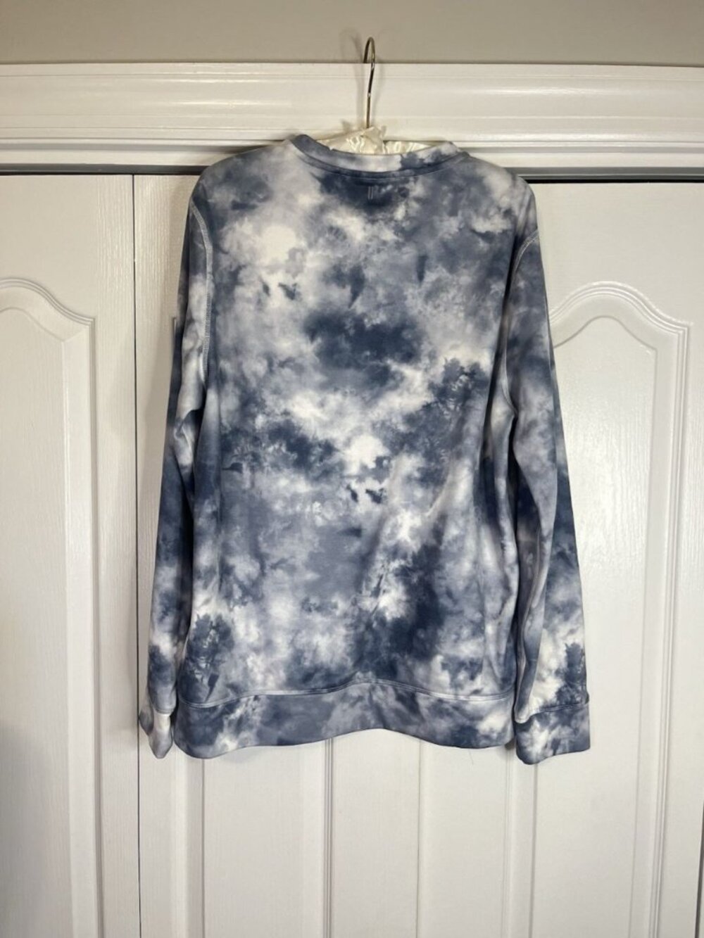 Nobull Women's Blue Tie Dye Crew Neck Sweatshirt Sz L Drop Shoulders Relaxed Log - Picture 6 of 9